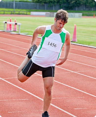 Leichtathlet beim Dehnen