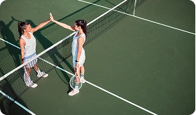 Tennisspielerinnen auf dem Platz